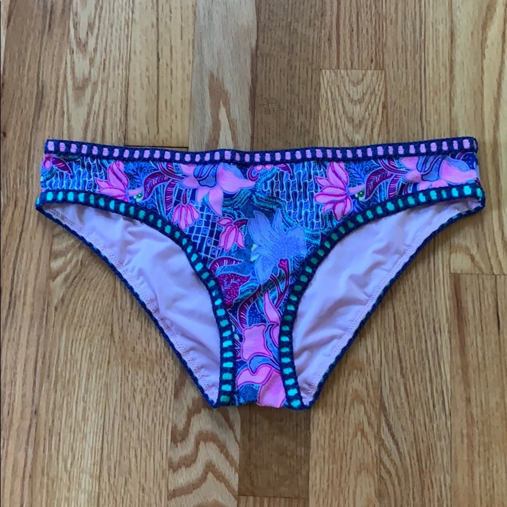 VS floral crochet bottom